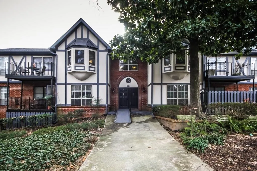 6851 Roswell Road Unit E9, Sandy Springs, Georgia 30328, 3 Bedrooms Bedrooms, ,2 BathroomsBathrooms,Residential,Sold,6851 Roswell Road Unit E9,6117730