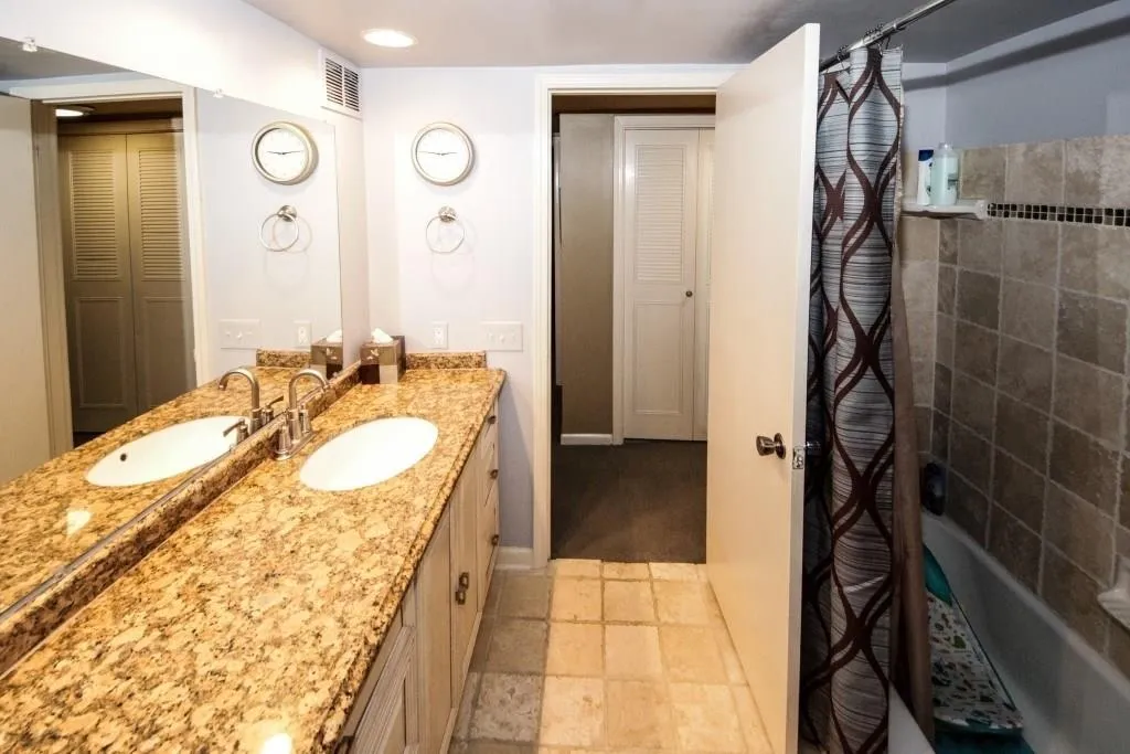 6851 Roswell Road Unit E9, Sandy Springs, Georgia 30328, 3 Bedrooms Bedrooms, ,2 BathroomsBathrooms,Residential,Sold,6851 Roswell Road Unit E9,6117730