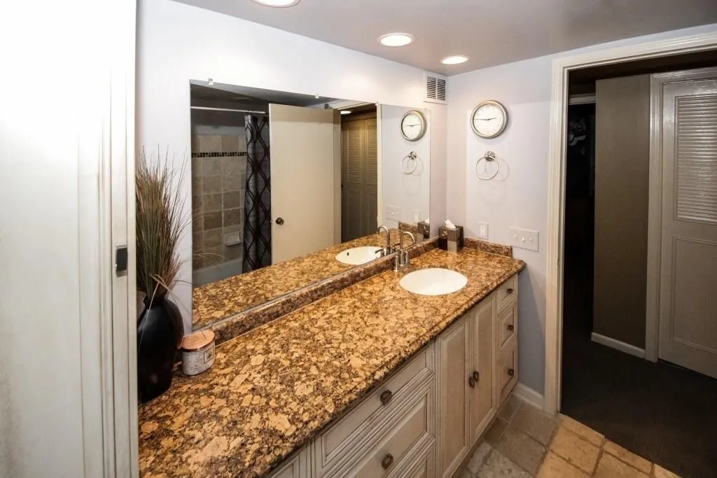 6851 Roswell Road Unit E9, Sandy Springs, Georgia 30328, 3 Bedrooms Bedrooms, ,2 BathroomsBathrooms,Residential,Sold,6851 Roswell Road Unit E9,6117730