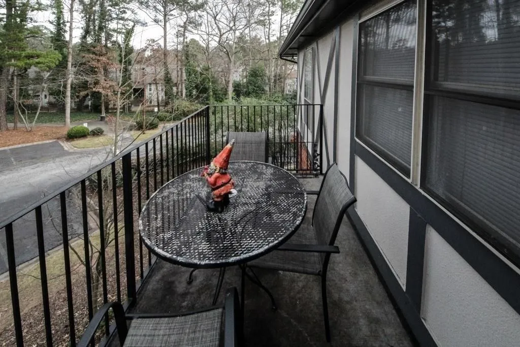 6851 Roswell Road Unit E9, Sandy Springs, Georgia 30328, 3 Bedrooms Bedrooms, ,2 BathroomsBathrooms,Residential,Sold,6851 Roswell Road Unit E9,6117730