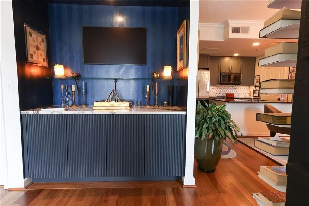 Living Room 2/ Home Office
