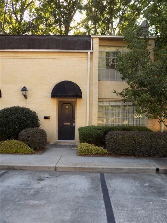 5400 Roswell Road Unit J3, Atlanta, Georgia 30342, 3 Bedrooms Bedrooms, ,2 BathroomsBathrooms,Residential,Sold,5400 Roswell Road Unit J3,5918861