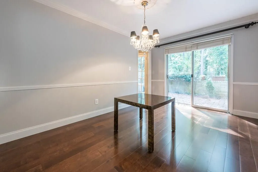 5400 Roswell Road Unit J3, Atlanta, Georgia 30342, 3 Bedrooms Bedrooms, ,2 BathroomsBathrooms,Residential,Sold,5400 Roswell Road Unit J3,5918861