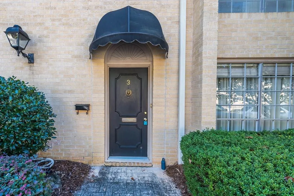5400 Roswell Road Unit J3, Atlanta, Georgia 30342, 3 Bedrooms Bedrooms, ,2 BathroomsBathrooms,Residential,Sold,5400 Roswell Road Unit J3,5918861