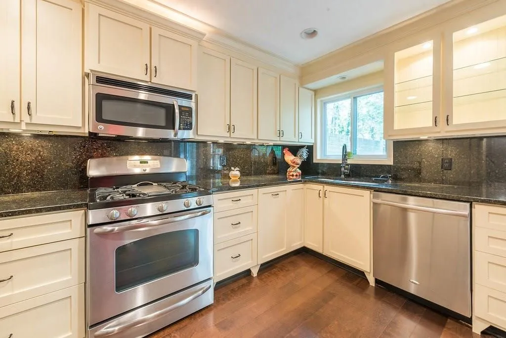 5400 Roswell Road Unit J3, Atlanta, Georgia 30342, 3 Bedrooms Bedrooms, ,2 BathroomsBathrooms,Residential,Sold,5400 Roswell Road Unit J3,5918861