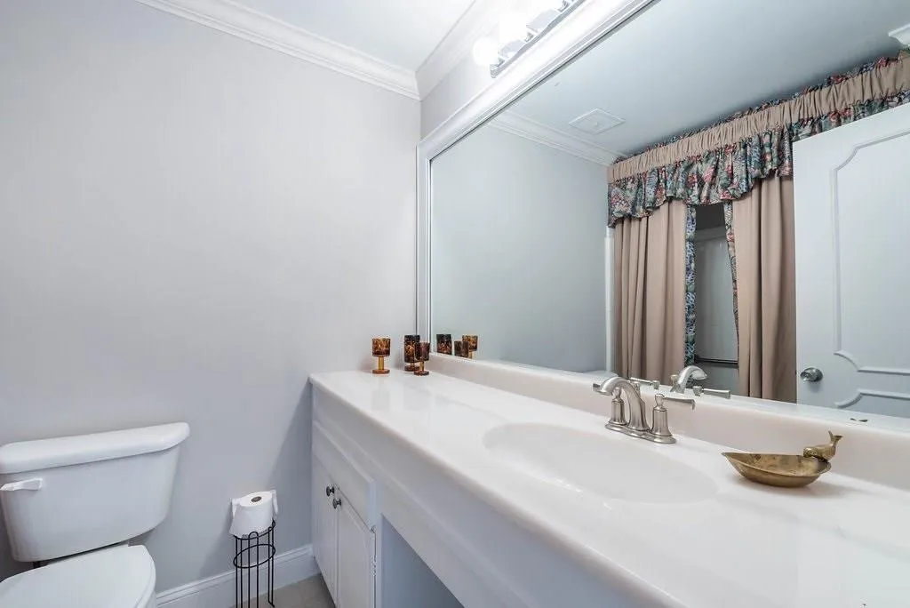 5400 Roswell Road Unit J3, Atlanta, Georgia 30342, 3 Bedrooms Bedrooms, ,2 BathroomsBathrooms,Residential,Sold,5400 Roswell Road Unit J3,5918861