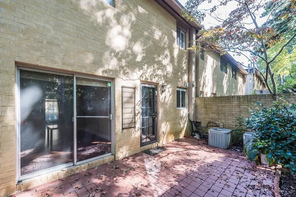5400 Roswell Road Unit J3, Atlanta, Georgia 30342, 3 Bedrooms Bedrooms, ,2 BathroomsBathrooms,Residential,Sold,5400 Roswell Road Unit J3,5918861