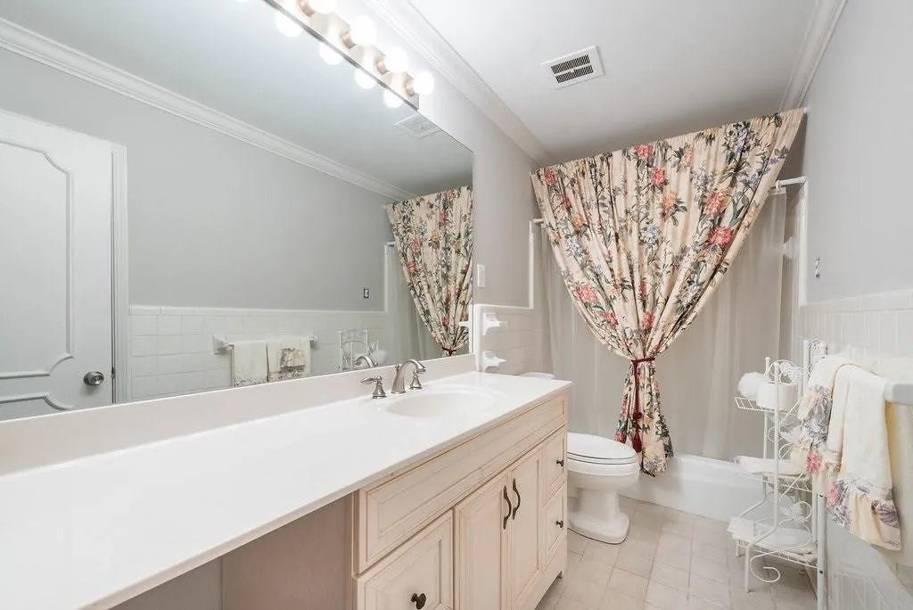 5400 Roswell Road Unit J3, Atlanta, Georgia 30342, 3 Bedrooms Bedrooms, ,2 BathroomsBathrooms,Residential,Sold,5400 Roswell Road Unit J3,5918861