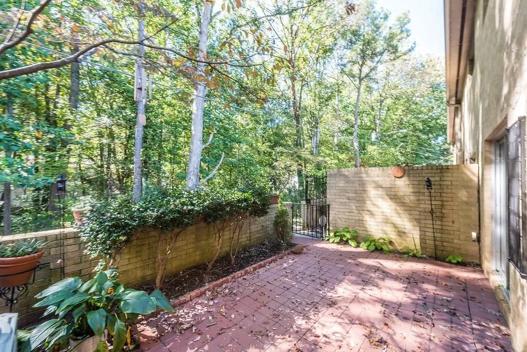 5400 Roswell Road Unit J3, Atlanta, Georgia 30342, 3 Bedrooms Bedrooms, ,2 BathroomsBathrooms,Residential,Sold,5400 Roswell Road Unit J3,5918861