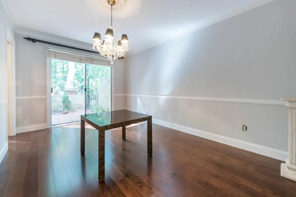 5400 Roswell Road Unit J3, Atlanta, Georgia 30342, 3 Bedrooms Bedrooms, ,2 BathroomsBathrooms,Residential,Sold,5400 Roswell Road Unit J3,5918861