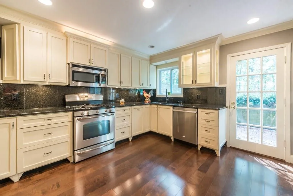 5400 Roswell Road Unit J3, Atlanta, Georgia 30342, 3 Bedrooms Bedrooms, ,2 BathroomsBathrooms,Residential,Sold,5400 Roswell Road Unit J3,5918861