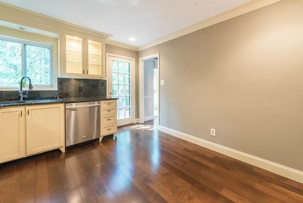 5400 Roswell Road Unit J3, Atlanta, Georgia 30342, 3 Bedrooms Bedrooms, ,2 BathroomsBathrooms,Residential,Sold,5400 Roswell Road Unit J3,5918861