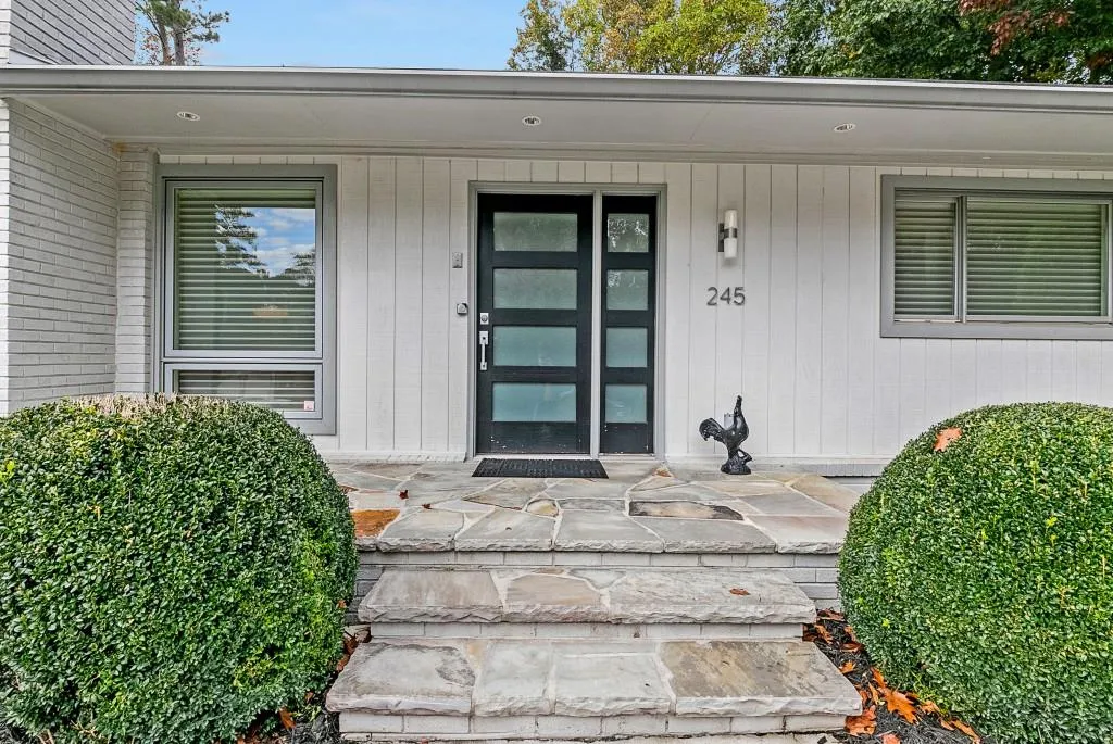 245 Colewood Way, Sandy Springs, Georgia 30328, 4 Bedrooms Bedrooms, ,2 BathroomsBathrooms,Residential,Sold,245 Colewood Way,6803110