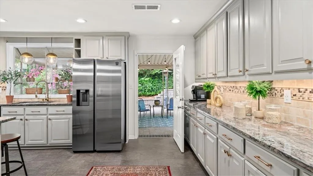 240 River Springs Drive, Sandy Springs, Georgia 30328, 5 Bedrooms Bedrooms, ,4 BathroomsBathrooms,Residential,Sold,240 River Springs Drive,7358203