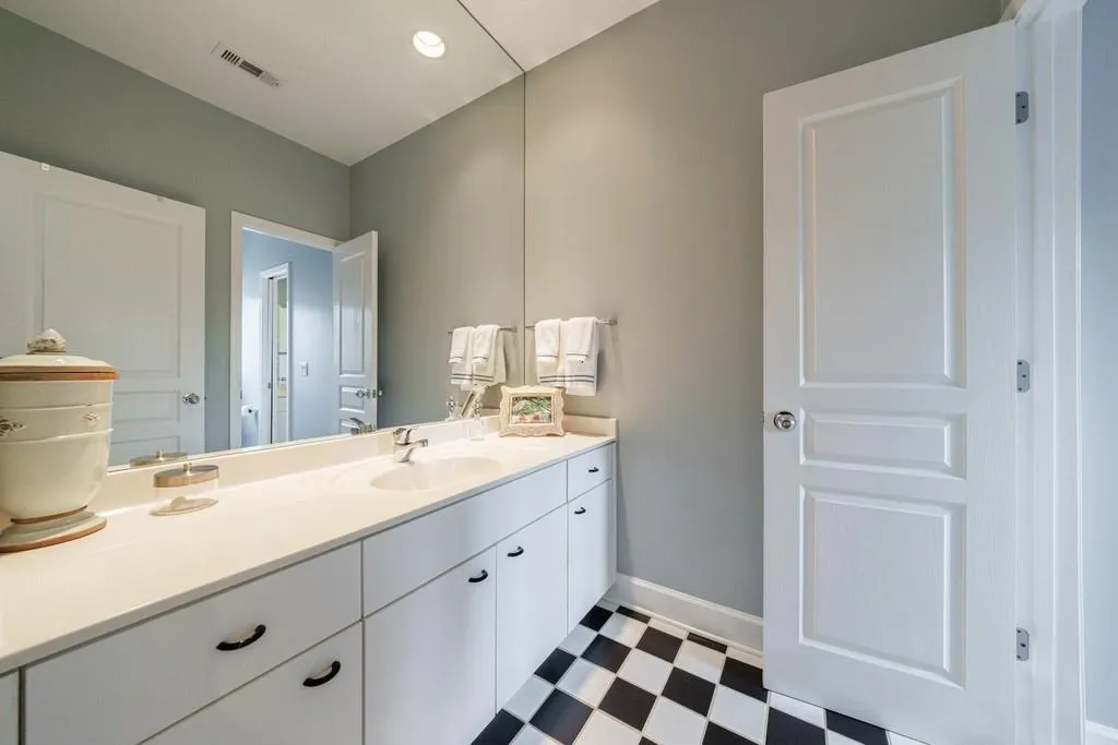 110 Crestwicke Trace, Atlanta, Georgia 30319, 6 Bedrooms Bedrooms, ,5 BathroomsBathrooms,Residential,Sold,110 Crestwicke Trace,7517141