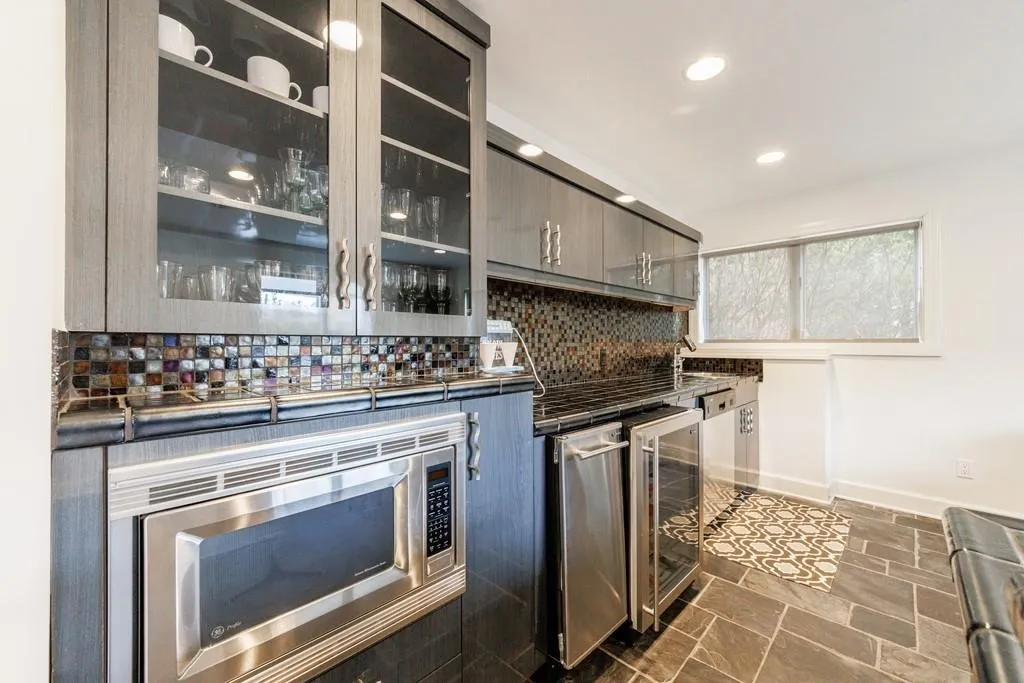 110 Crestwicke Trace, Atlanta, Georgia 30319, 6 Bedrooms Bedrooms, ,5 BathroomsBathrooms,Residential,Sold,110 Crestwicke Trace,7517141