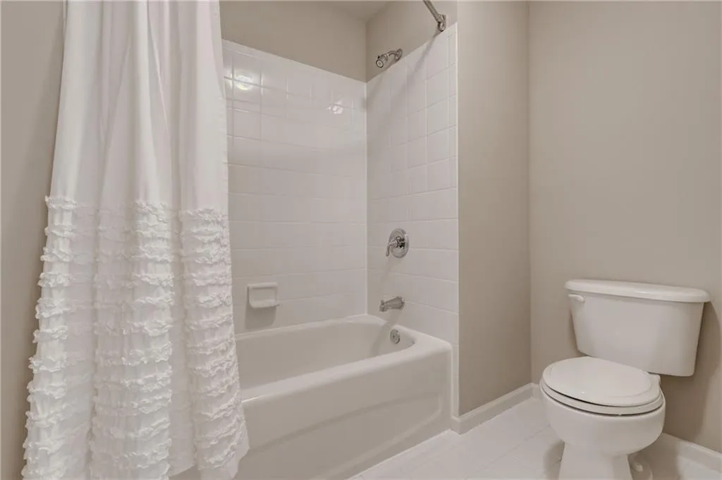 445 Wembley Circle, Sandy Springs, Georgia 30328, 4 Bedrooms Bedrooms, ,3 BathroomsBathrooms,Residential,Sold,445 Wembley Circle,6519427