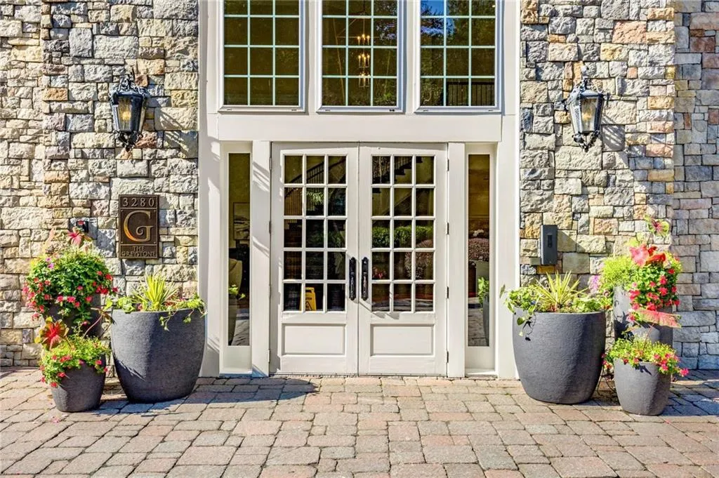 This is the entrance to Greystone's Grand Lobby and amenities building.  The Concierge Desk is inside on the right.