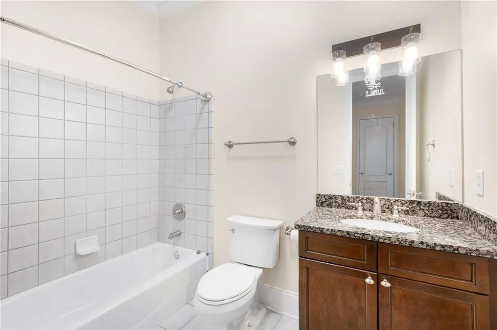 This is the full bathroom in the loft.