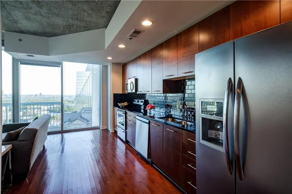 3324 Peachtree Road Ne Unit 2816, Atlanta, Georgia 30326, 1 Bedroom Bedrooms, ,1 BathroomBathrooms,Residential,Sold,3324 Peachtree Road Ne Unit 2816,5829398