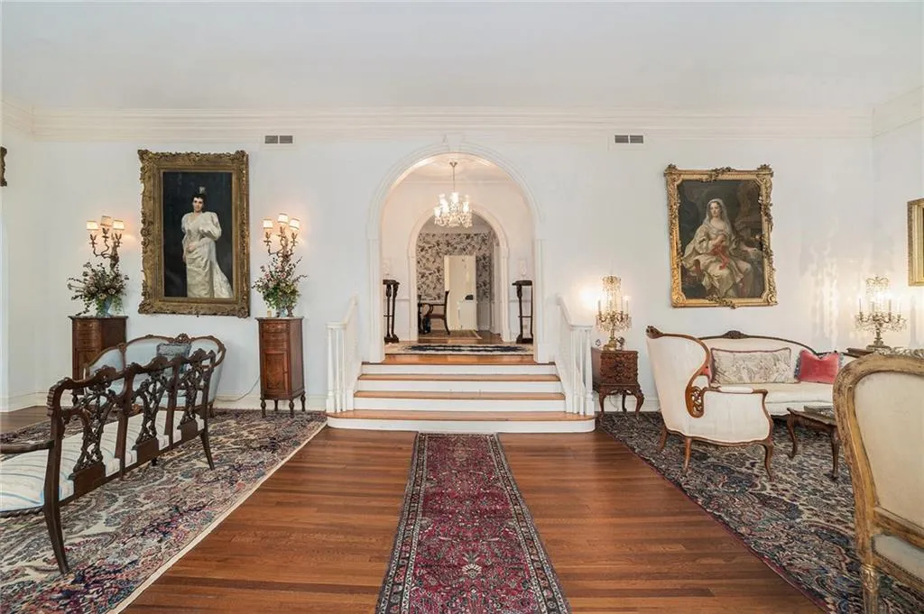 7 W Andrews Drive Nw, Atlanta, Georgia 30305, 5 Bedrooms Bedrooms, ,4 BathroomsBathrooms,Residential,For Sale,7 W Andrews Drive Nw,7518310