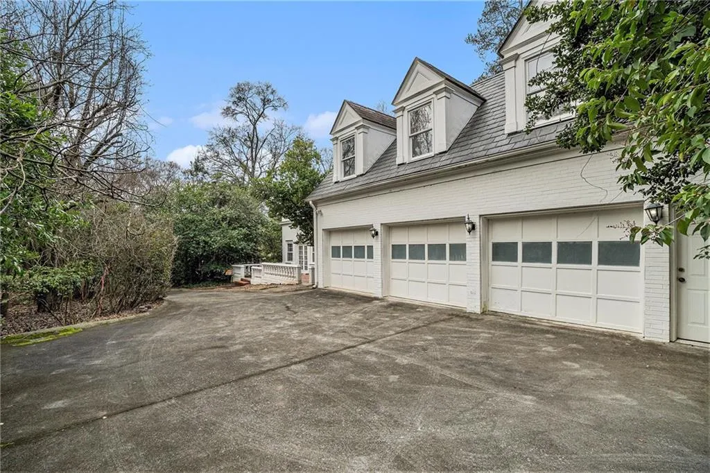 7 W Andrews Drive Nw, Atlanta, Georgia 30305, 5 Bedrooms Bedrooms, ,4 BathroomsBathrooms,Residential,For Sale,7 W Andrews Drive Nw,7518310