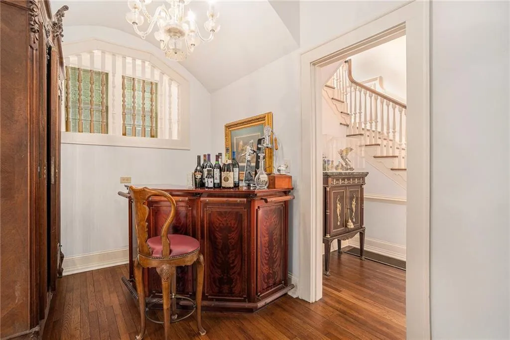7 W Andrews Drive Nw, Atlanta, Georgia 30305, 5 Bedrooms Bedrooms, ,4 BathroomsBathrooms,Residential,For Sale,7 W Andrews Drive Nw,7518310