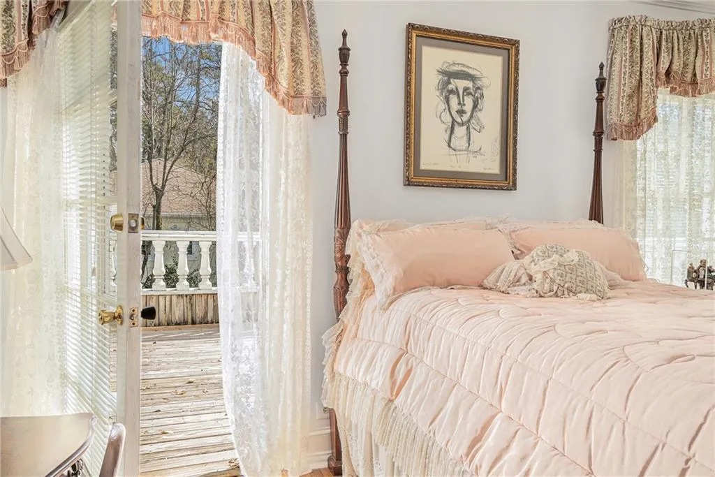 7 W Andrews Drive Nw, Atlanta, Georgia 30305, 5 Bedrooms Bedrooms, ,4 BathroomsBathrooms,Residential,For Sale,7 W Andrews Drive Nw,7518310