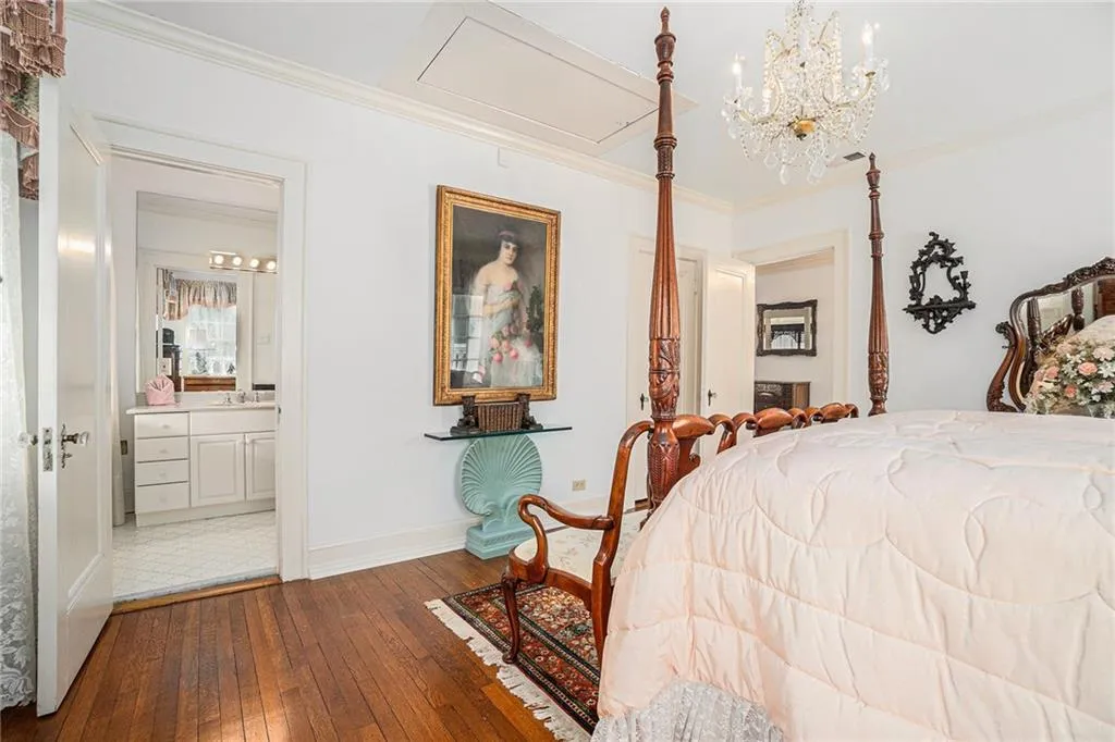 7 W Andrews Drive Nw, Atlanta, Georgia 30305, 5 Bedrooms Bedrooms, ,4 BathroomsBathrooms,Residential,For Sale,7 W Andrews Drive Nw,7518310