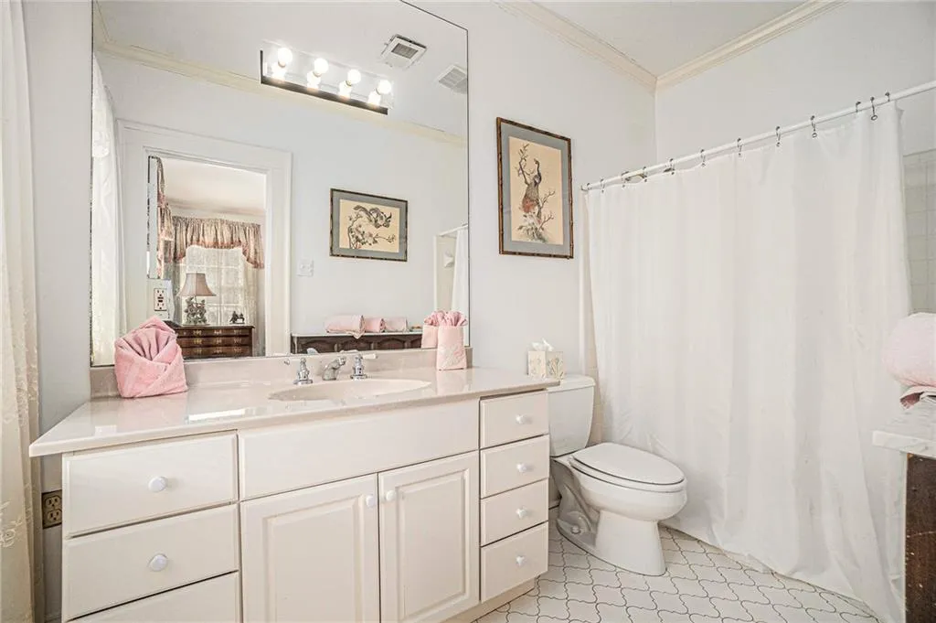 7 W Andrews Drive Nw, Atlanta, Georgia 30305, 5 Bedrooms Bedrooms, ,4 BathroomsBathrooms,Residential,For Sale,7 W Andrews Drive Nw,7518310