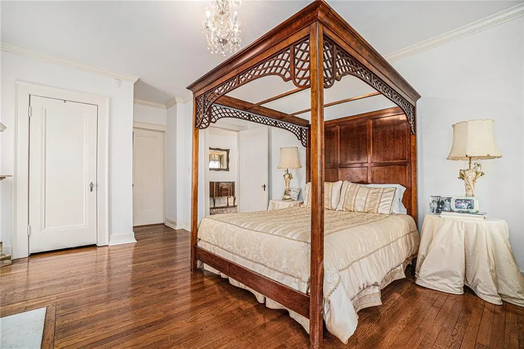 7 W Andrews Drive Nw, Atlanta, Georgia 30305, 5 Bedrooms Bedrooms, ,4 BathroomsBathrooms,Residential,For Sale,7 W Andrews Drive Nw,7518310