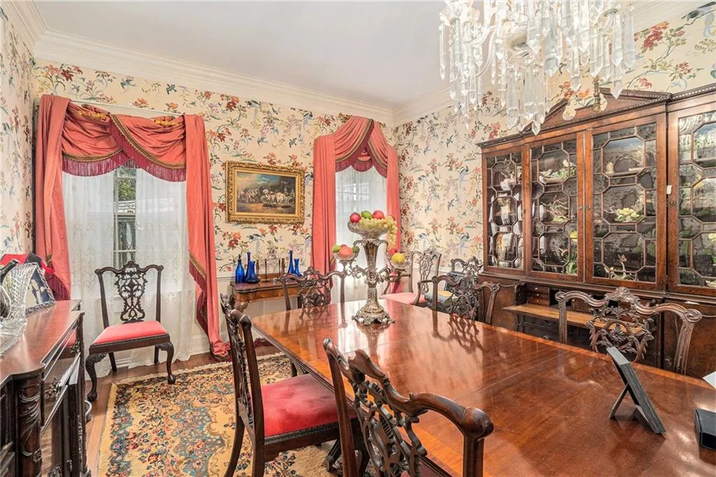 7 W Andrews Drive Nw, Atlanta, Georgia 30305, 5 Bedrooms Bedrooms, ,4 BathroomsBathrooms,Residential,For Sale,7 W Andrews Drive Nw,7518310