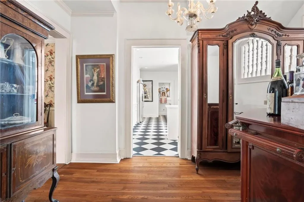 7 W Andrews Drive Nw, Atlanta, Georgia 30305, 5 Bedrooms Bedrooms, ,4 BathroomsBathrooms,Residential,For Sale,7 W Andrews Drive Nw,7518310