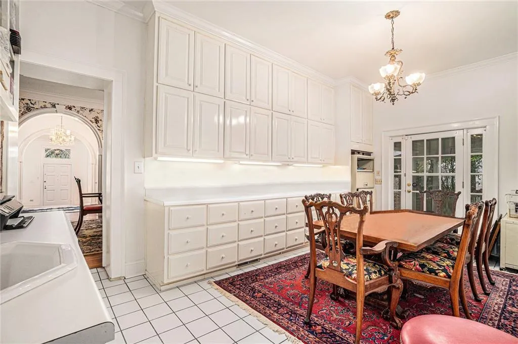 7 W Andrews Drive Nw, Atlanta, Georgia 30305, 5 Bedrooms Bedrooms, ,4 BathroomsBathrooms,Residential,For Sale,7 W Andrews Drive Nw,7518310