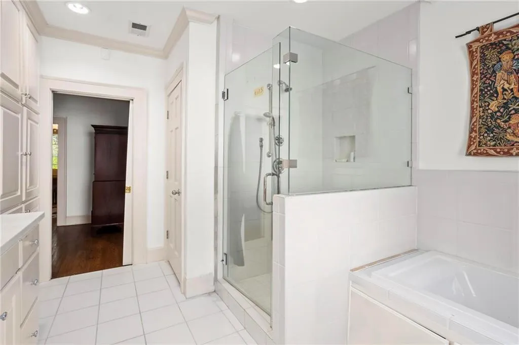 7 W Andrews Drive Nw, Atlanta, Georgia 30305, 5 Bedrooms Bedrooms, ,4 BathroomsBathrooms,Residential,For Sale,7 W Andrews Drive Nw,7518310