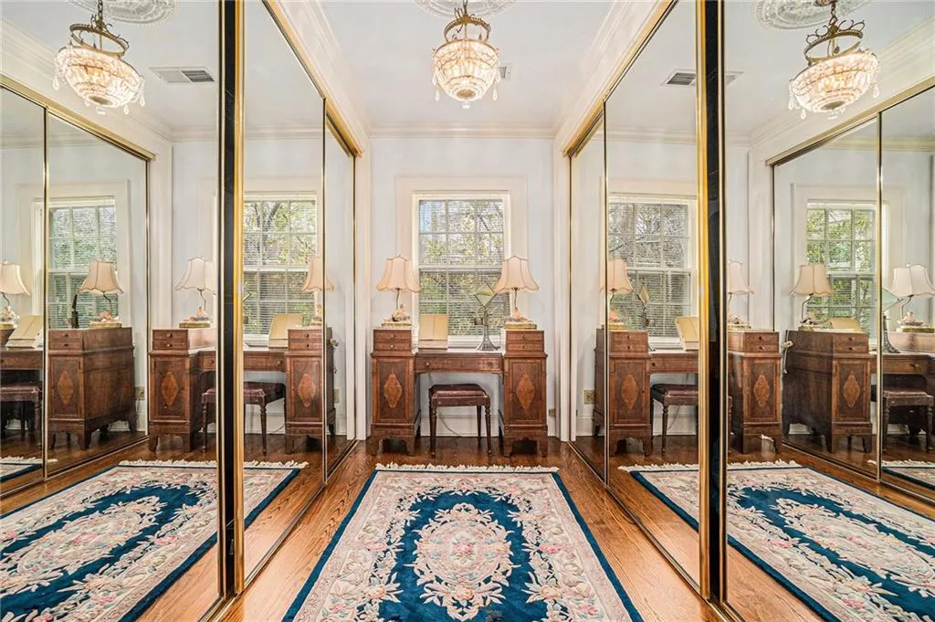 7 W Andrews Drive Nw, Atlanta, Georgia 30305, 5 Bedrooms Bedrooms, ,4 BathroomsBathrooms,Residential,For Sale,7 W Andrews Drive Nw,7518310