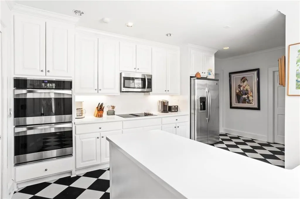 7 W Andrews Drive Nw, Atlanta, Georgia 30305, 5 Bedrooms Bedrooms, ,4 BathroomsBathrooms,Residential,For Sale,7 W Andrews Drive Nw,7518310