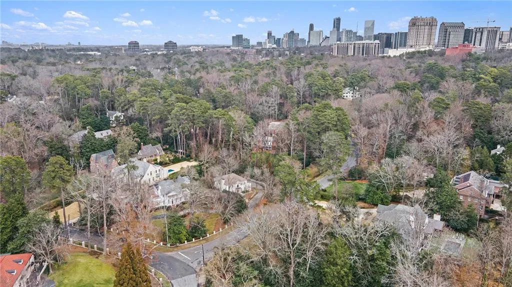 7 W Andrews Drive Nw, Atlanta, Georgia 30305, 5 Bedrooms Bedrooms, ,4 BathroomsBathrooms,Residential,For Sale,7 W Andrews Drive Nw,7518310