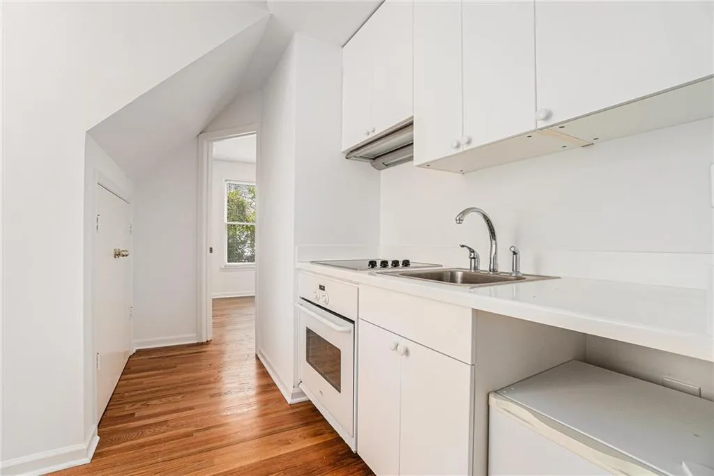 7 W Andrews Drive Nw, Atlanta, Georgia 30305, 5 Bedrooms Bedrooms, ,4 BathroomsBathrooms,Residential,For Sale,7 W Andrews Drive Nw,7518310