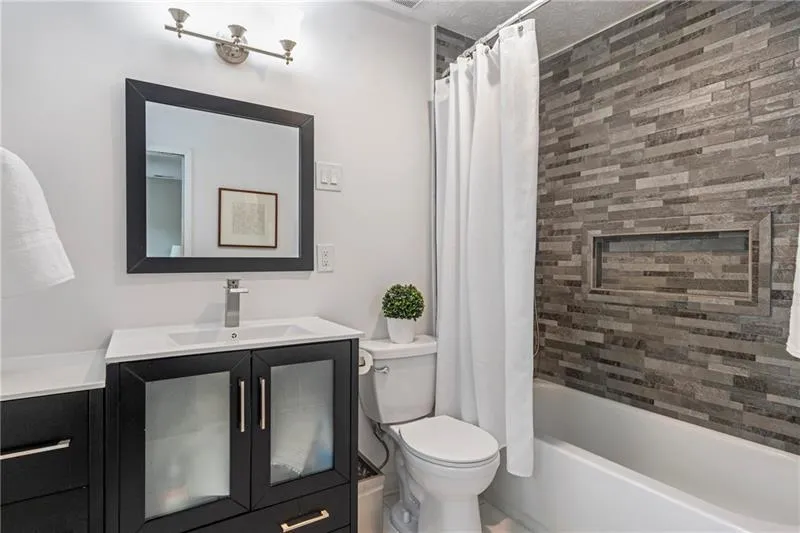 10 Market Square Place Nw, Atlanta, Georgia 30318, 2 Bedrooms Bedrooms, 0 ,2 BathroomsBathrooms,Residential,For Sale,10 Market Square Place Nw,7838641