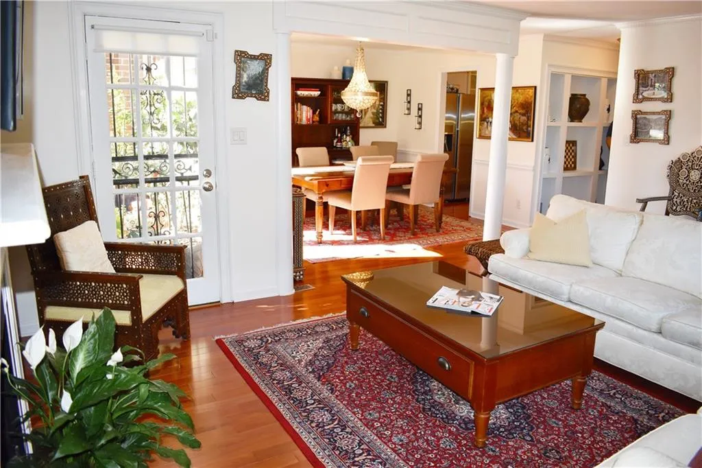 4545 Wieuca Road Ne Unit 6, Atlanta, Georgia 30342, 3 Bedrooms Bedrooms, ,3 BathroomsBathrooms,Residential,Sold,4545 Wieuca Road Ne Unit 6,5771385