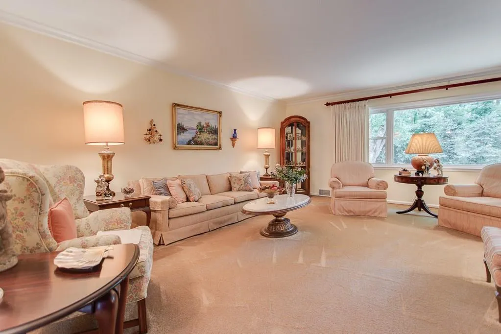 705 Glenforest Road, Sandy Springs, Georgia 30328, 3 Bedrooms Bedrooms, ,2 BathroomsBathrooms,Residential,Sold,705 Glenforest Road,5721739