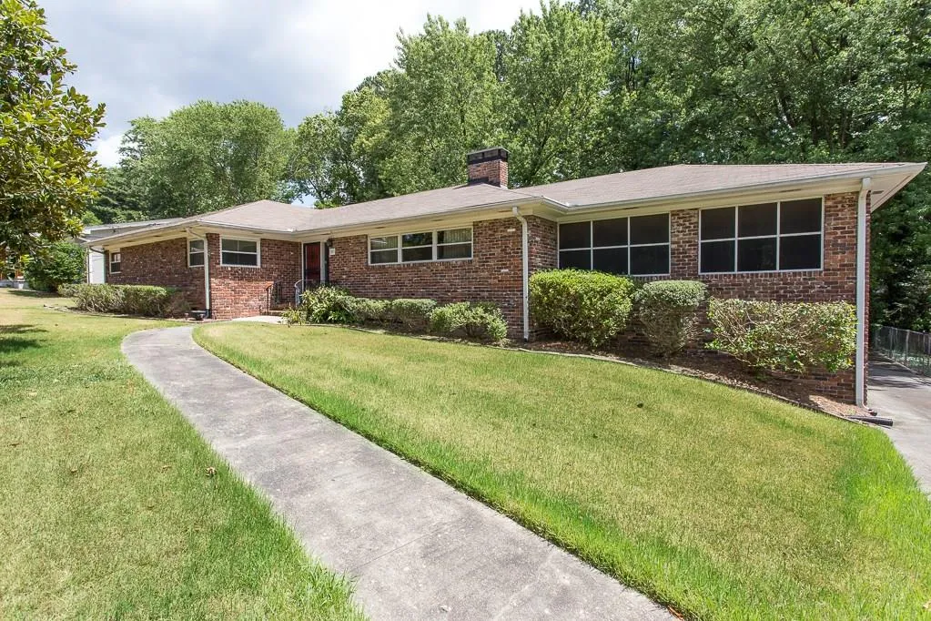 705 Glenforest Road, Sandy Springs, Georgia 30328, 3 Bedrooms Bedrooms, ,2 BathroomsBathrooms,Residential,Sold,705 Glenforest Road,5721739