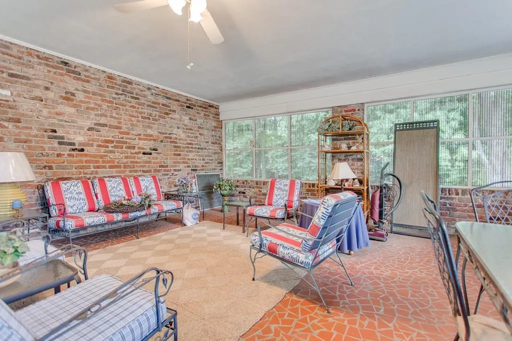 705 Glenforest Road, Sandy Springs, Georgia 30328, 3 Bedrooms Bedrooms, ,2 BathroomsBathrooms,Residential,Sold,705 Glenforest Road,5721739