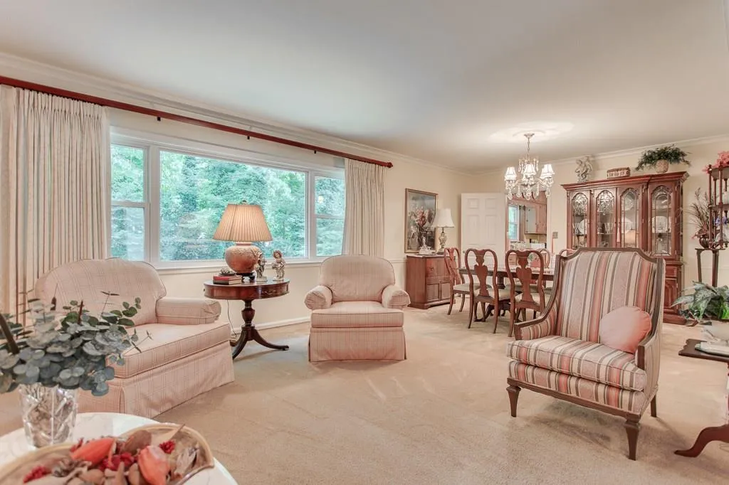 705 Glenforest Road, Sandy Springs, Georgia 30328, 3 Bedrooms Bedrooms, ,2 BathroomsBathrooms,Residential,Sold,705 Glenforest Road,5721739