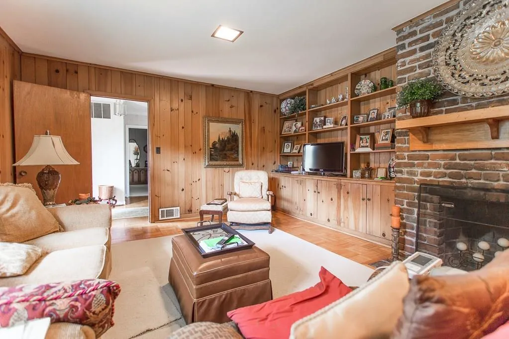 705 Glenforest Road, Sandy Springs, Georgia 30328, 3 Bedrooms Bedrooms, ,2 BathroomsBathrooms,Residential,Sold,705 Glenforest Road,5721739