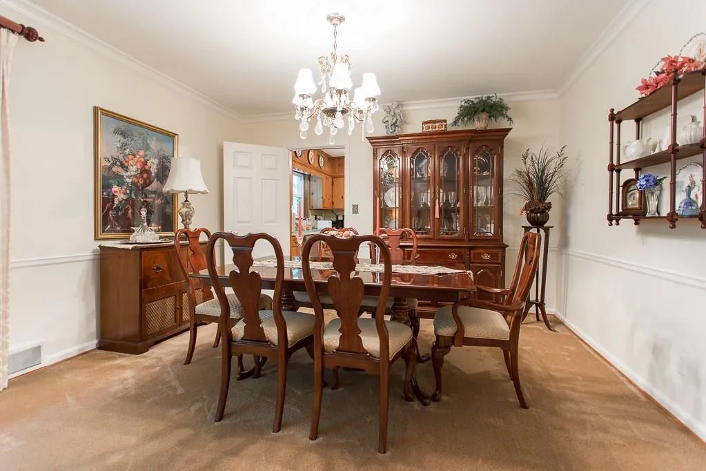 705 Glenforest Road, Sandy Springs, Georgia 30328, 3 Bedrooms Bedrooms, ,2 BathroomsBathrooms,Residential,Sold,705 Glenforest Road,5721739