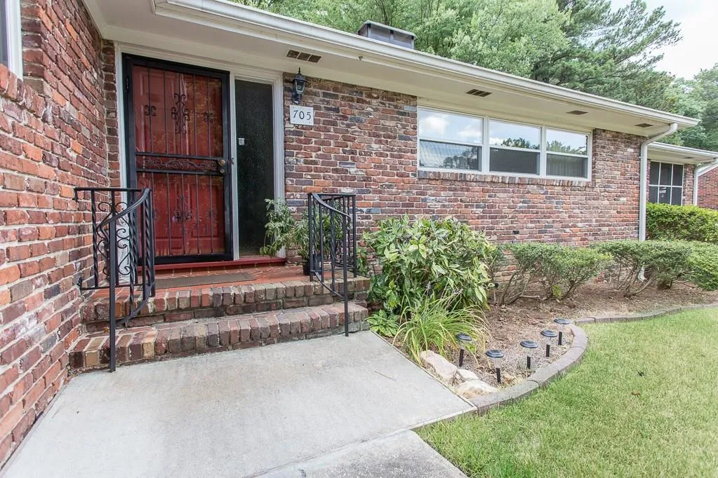705 Glenforest Road, Sandy Springs, Georgia 30328, 3 Bedrooms Bedrooms, ,2 BathroomsBathrooms,Residential,Sold,705 Glenforest Road,5721739