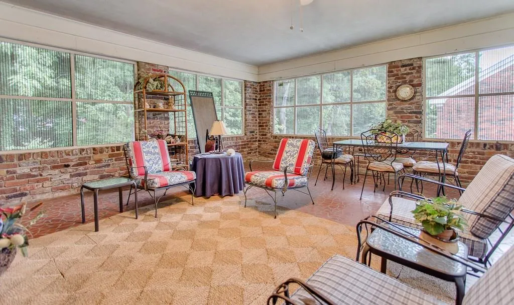 705 Glenforest Road, Sandy Springs, Georgia 30328, 3 Bedrooms Bedrooms, ,2 BathroomsBathrooms,Residential,Sold,705 Glenforest Road,5721739