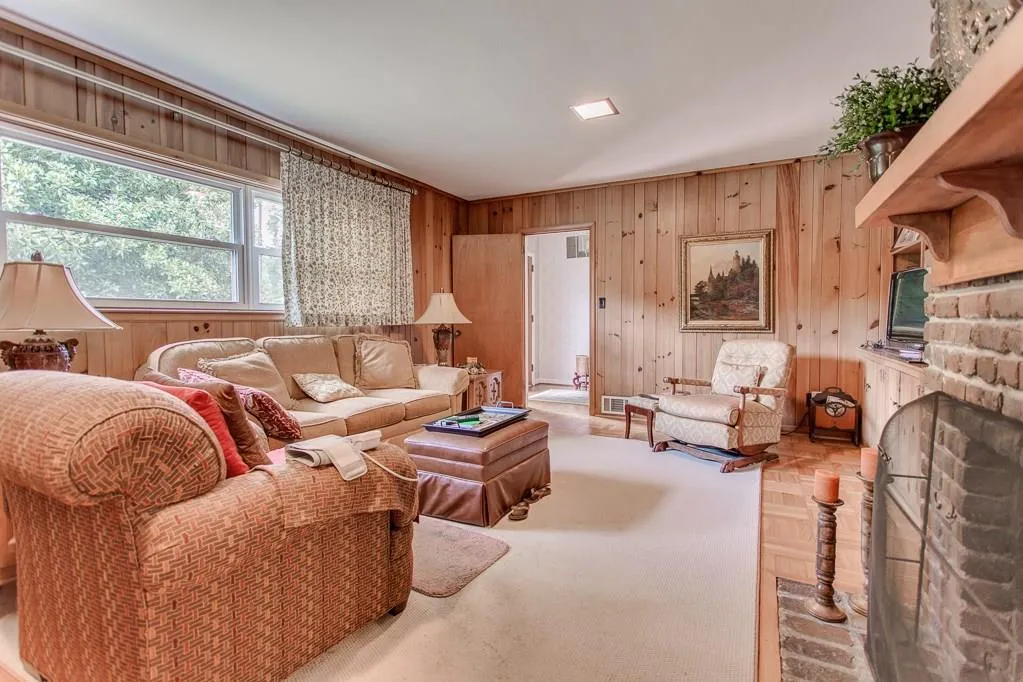 705 Glenforest Road, Sandy Springs, Georgia 30328, 3 Bedrooms Bedrooms, ,2 BathroomsBathrooms,Residential,Sold,705 Glenforest Road,5721739